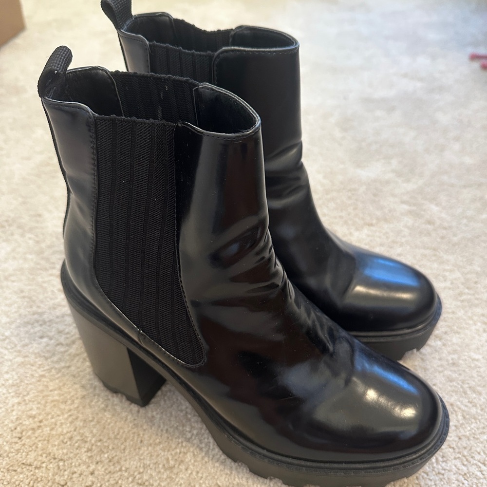 Zara Heeled Chelsea Boot Size 40